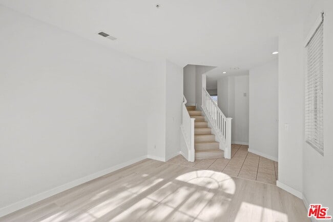 Foto del edificio - 16850 Merion Ln