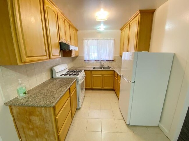 Building Photo - 3 bedroom in San Jose CA 95111