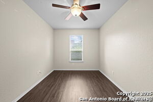 Foto del edificio - 220 Hinge Creek