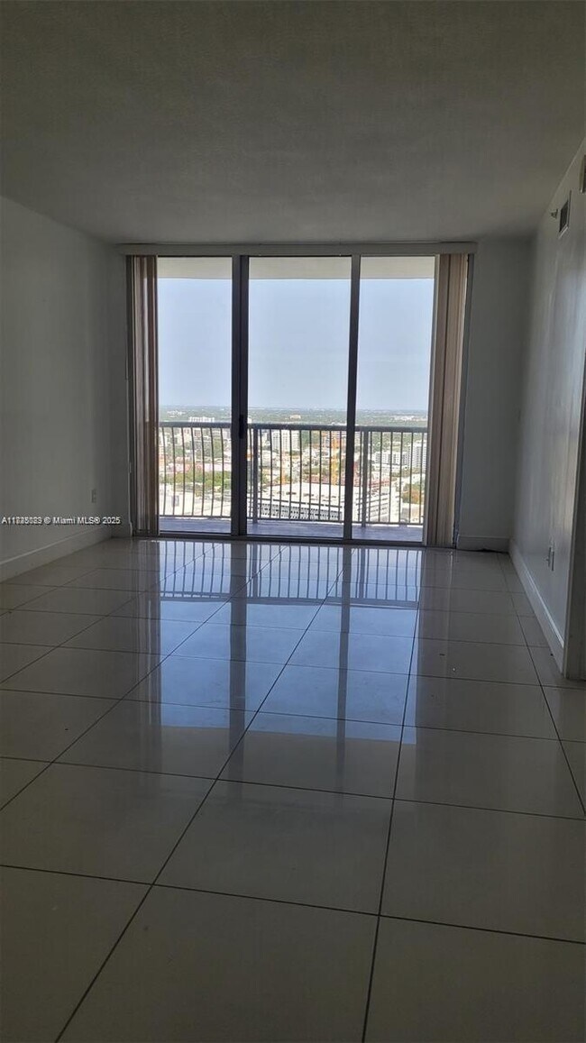 Foto del edificio - 1750 N Bayshore Dr
