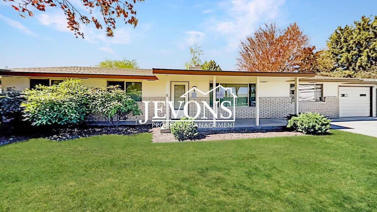 Foto principal - Spacious single-family home with a large f...