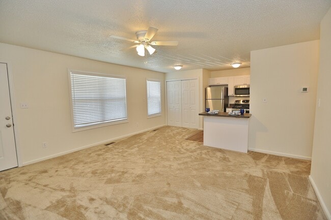 Building Photo - READY 11-03-25!! Completely Updated 2-Bedr...