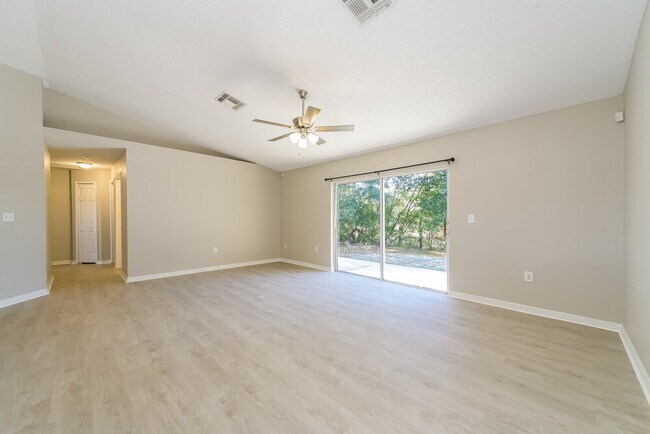 Foto del edificio - 745 Briargrove Ave