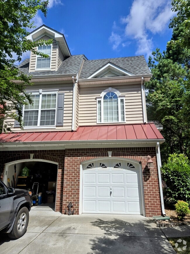 Building Photo - 4400 Leamore Square Rd