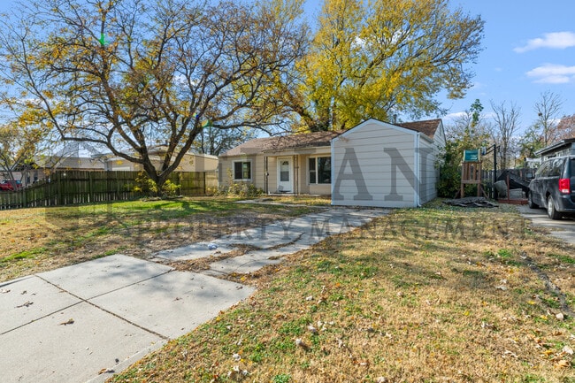 Building Photo - 1925 S Elizabeth St
