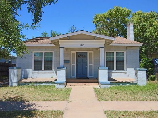 Primary Photo - Timeless/Nostalgic Curb Appeal....Step Bac...