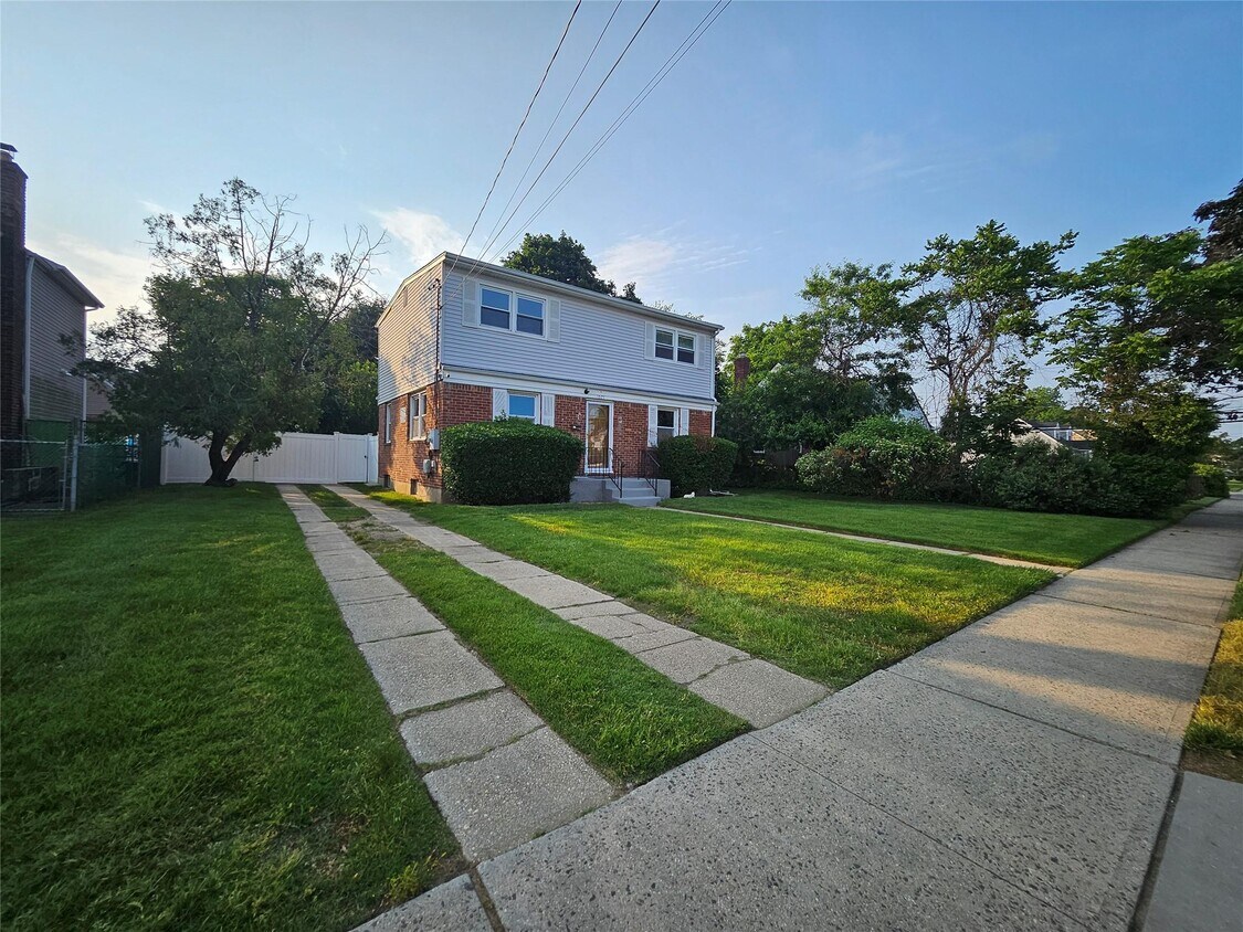 Primary Photo - 1571 Powers Ave