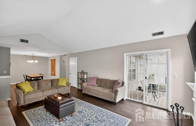 Building Photo - 317 Vasser Dr