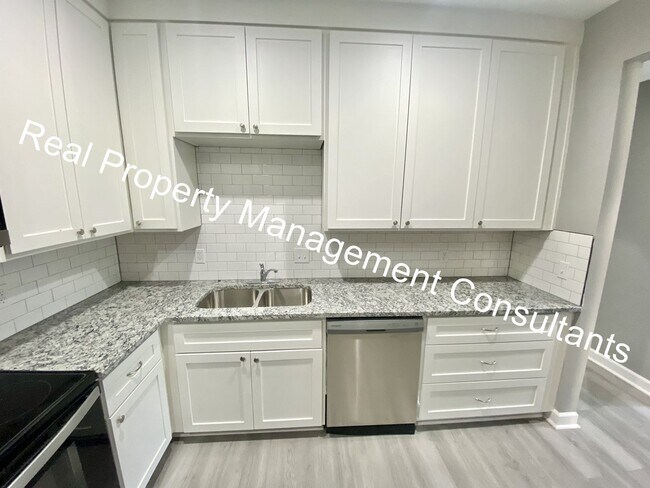 Foto del edificio - Renovated 3-Bedroom Home! Deposit Free Living Available via Obligo