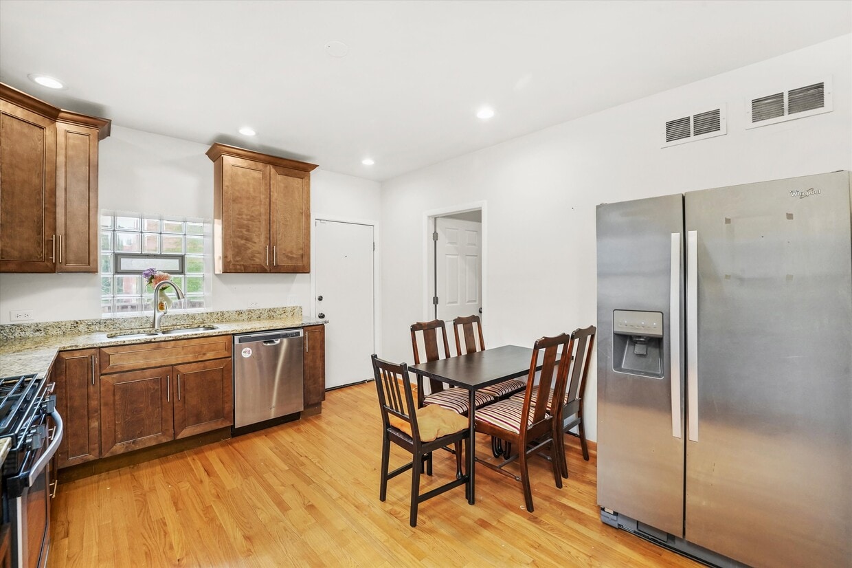 Foto principal - 624 S Oakley Blvd