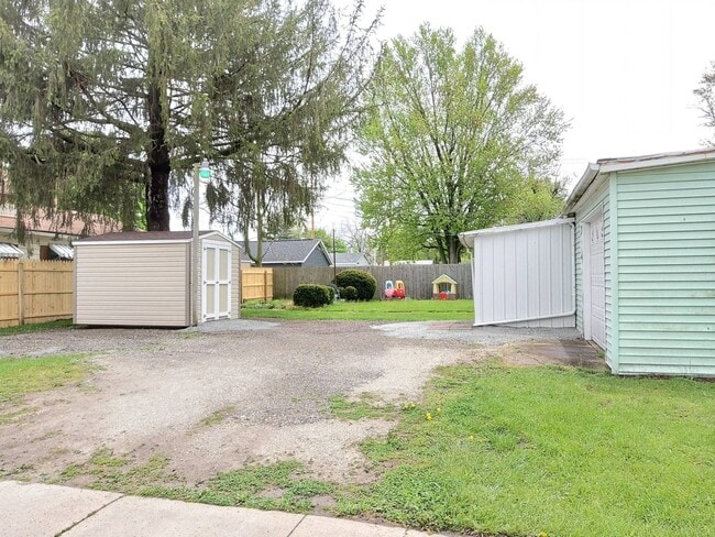 Building Photo - 3 Bedroom 1 Bathroom Home in Goshen