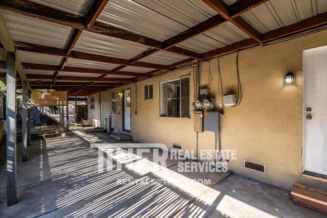Building Photo - Charming 3 Bed 2 Bath Duplex in Fair Oaks