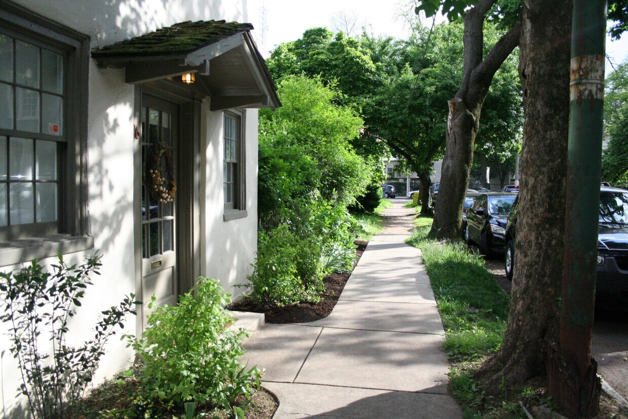 Primary Photo - 16 East Gorgas Lane