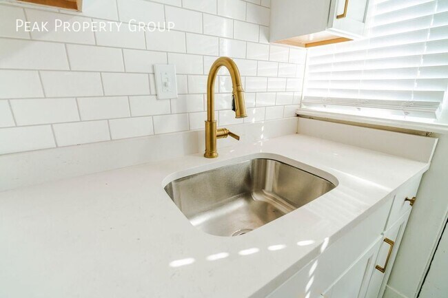 Foto del edificio - 1120 Harrison Ave