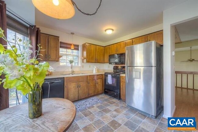 Building Photo - 2460 Whitney Ct