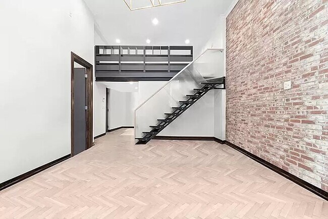 Building Photo - 121 East 37th Street