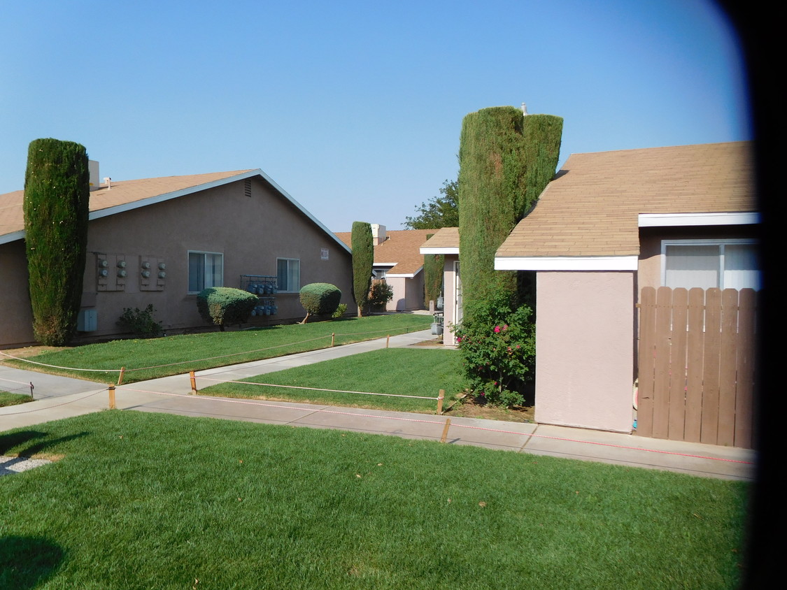 Primary Photo - Desert Oasis Apartments