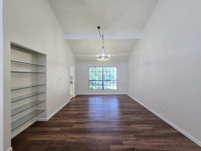 Foto del edificio - 3000 Maywood Cir