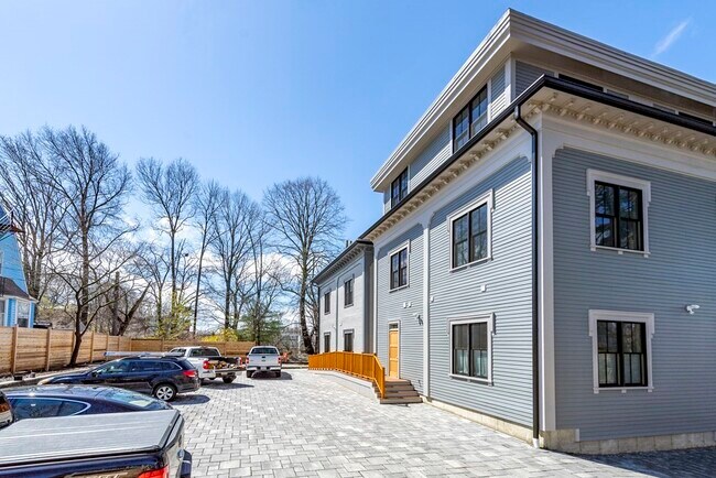 Foto del edificio - 106 Forest Hills St