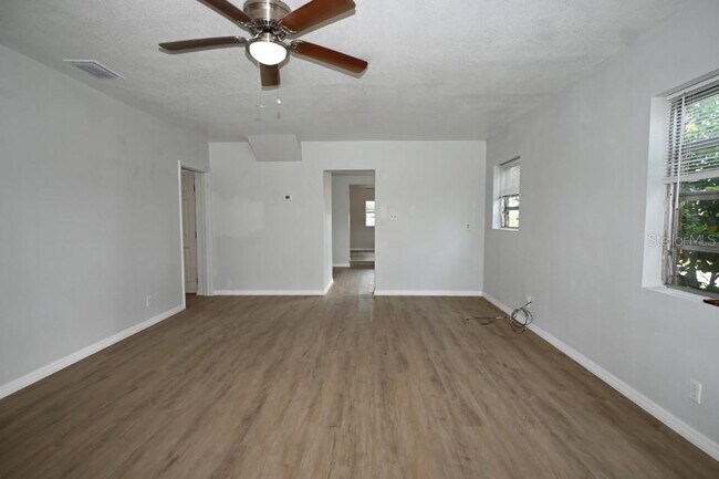 Building Photo - 11165 US-98
