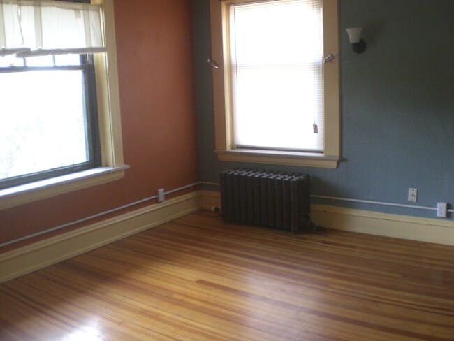 Living room - 1440 Cook St