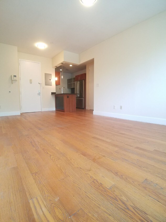 Foto principal - 765 Marcy Ave