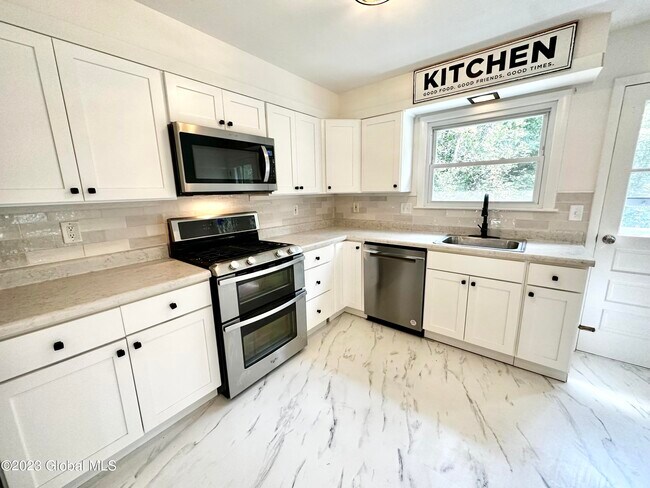 Building Photo - 14 Wendy Ln