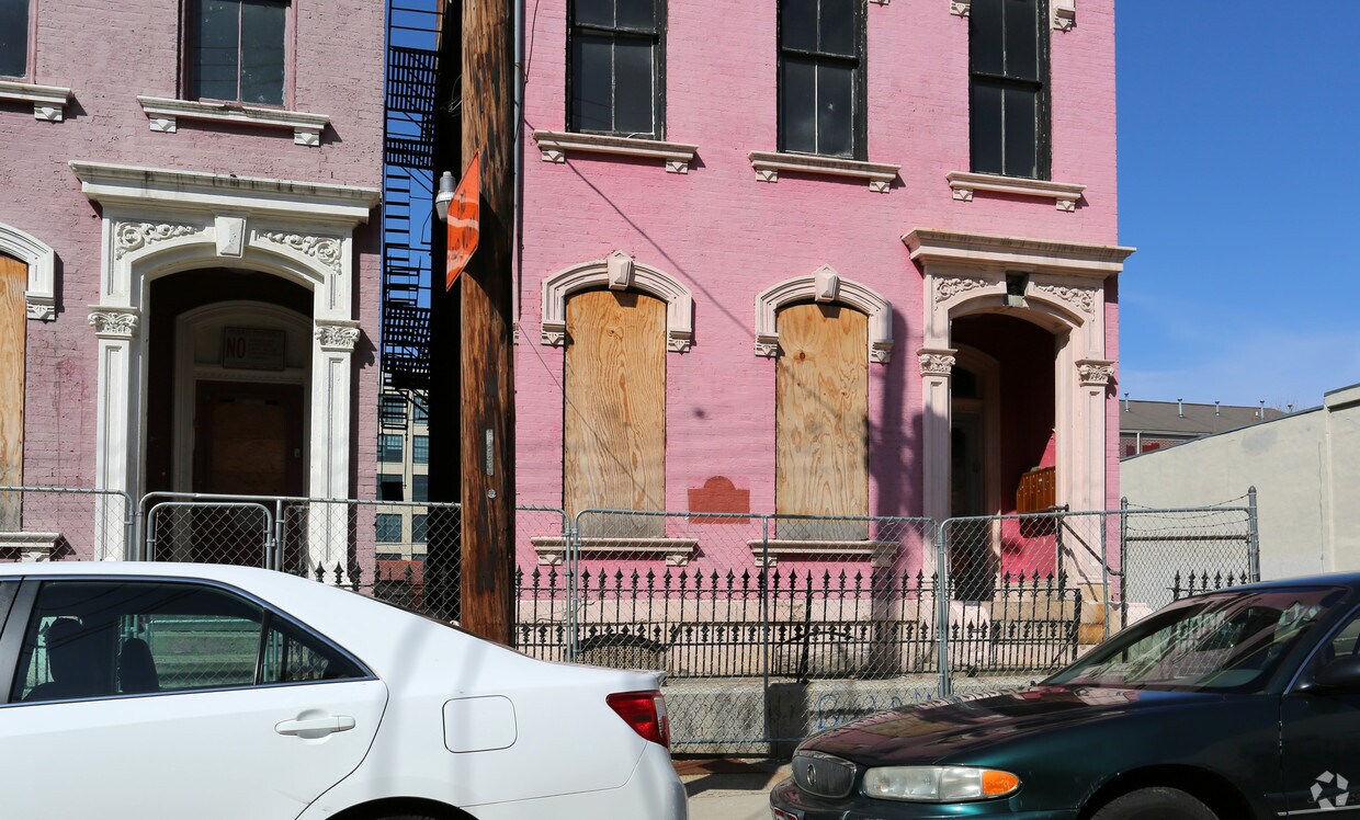 Building Photo - 1209 Clay St