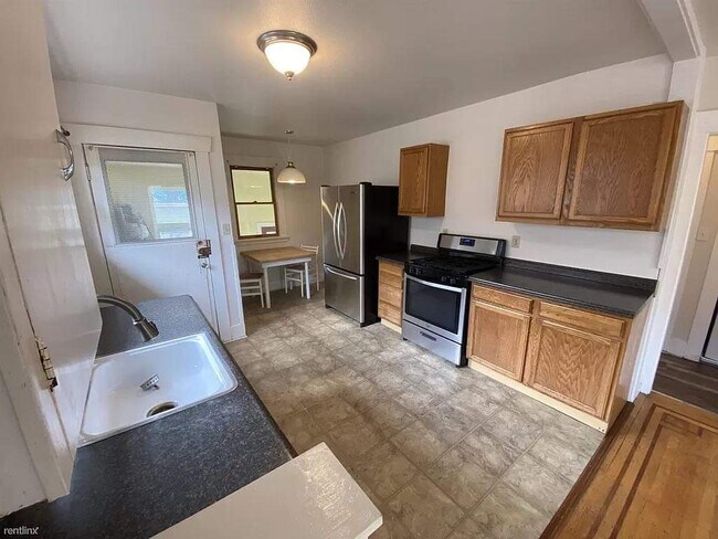 Building Photo - 1215 E Barclay Ct