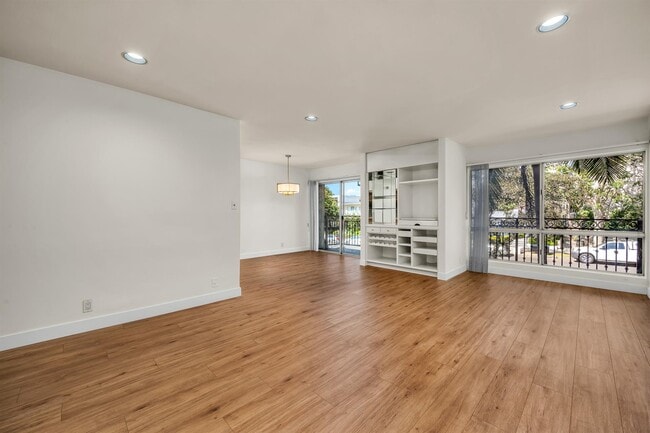 Building Photo - 11656 Montana Ave