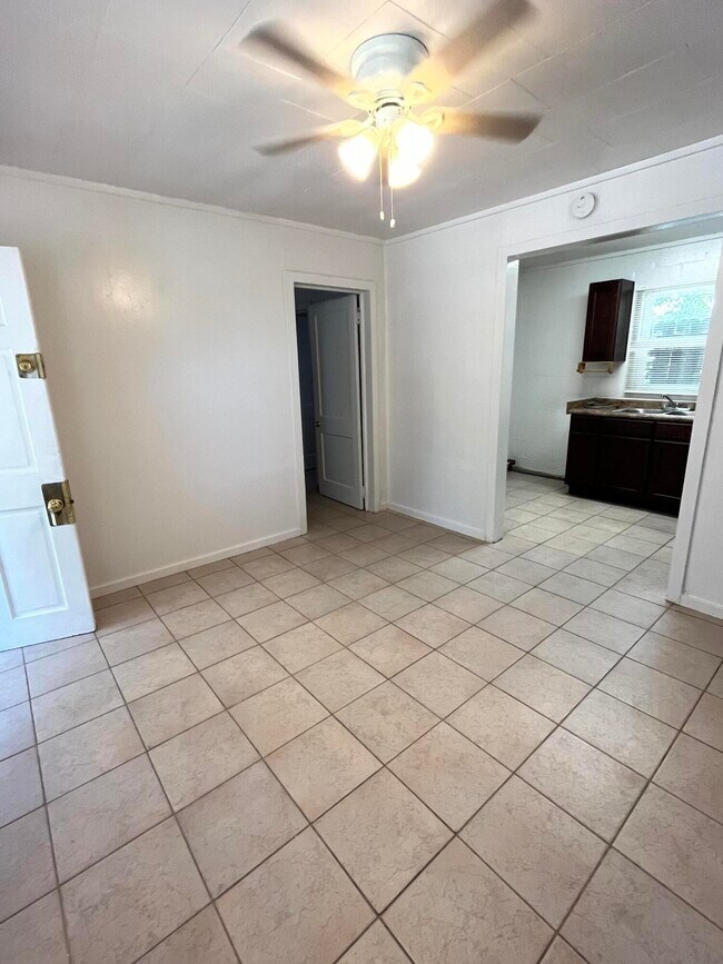 Foto del edificio - 531 E Miracle Strip Pkwy