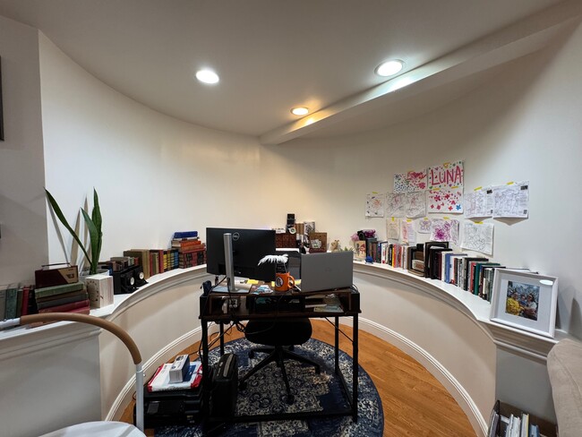 Building Photo - 2112 Santa Clara Ave