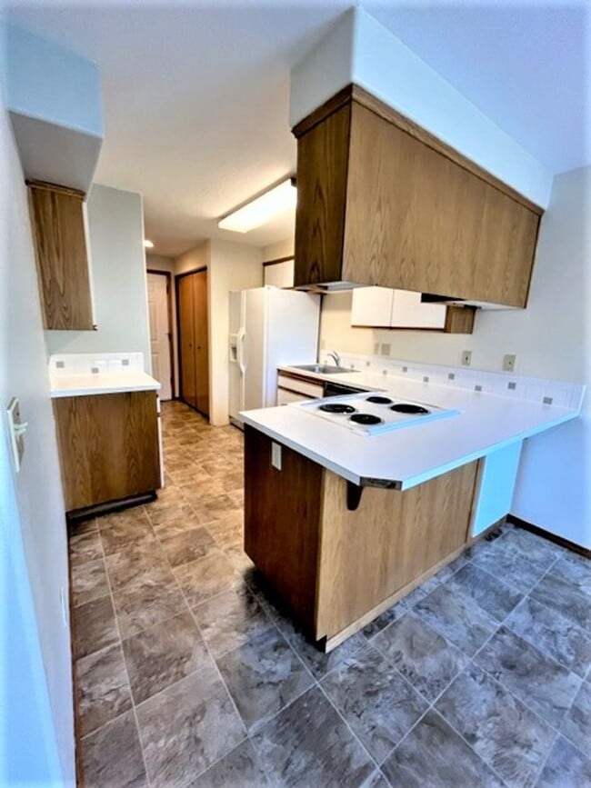Building Photo - 3 Bd 1.5 Bath Townhome Beaverton OR