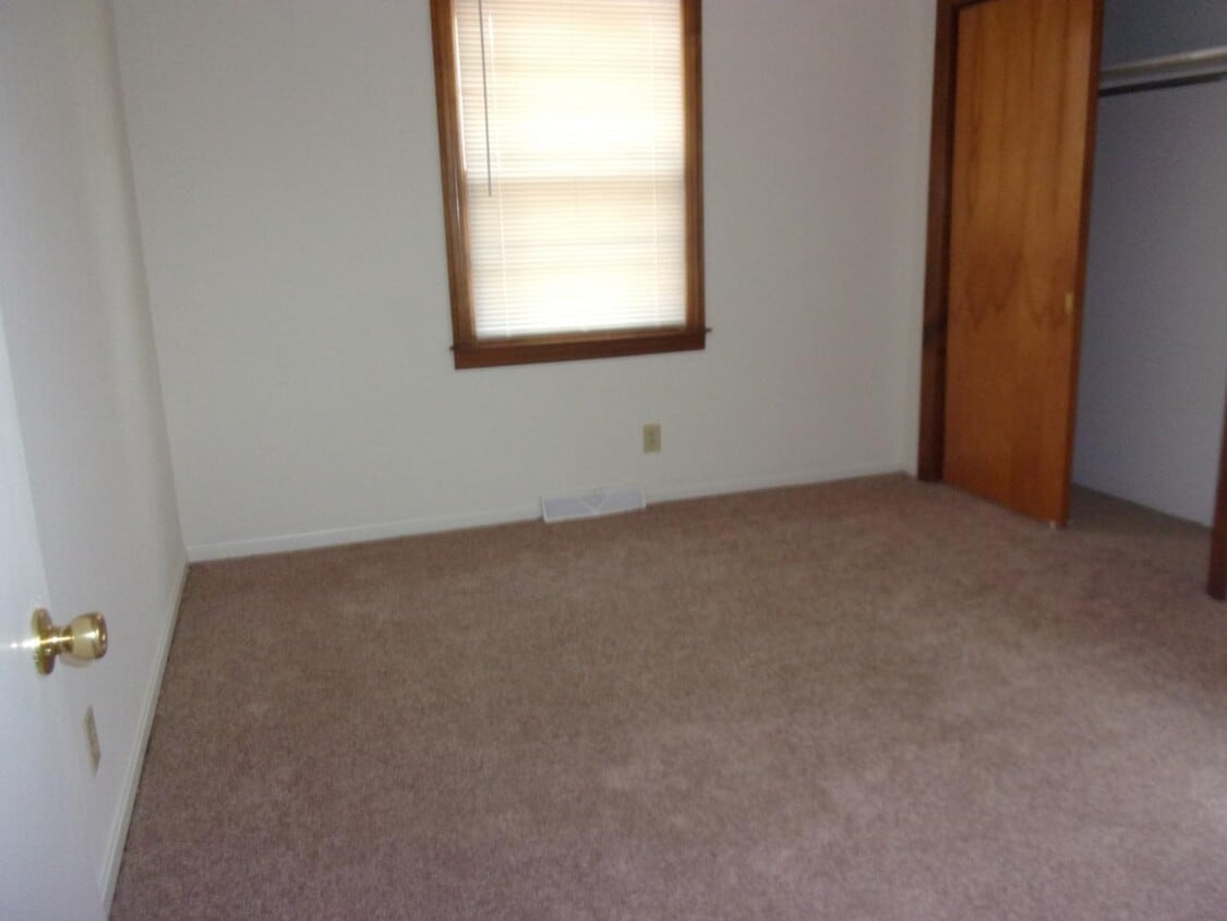 Building Photo - 205 Westhill Dr