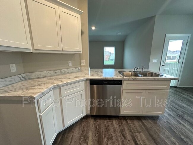 Building Photo - 27811 E 114th Pl S