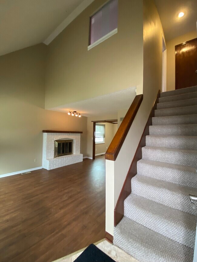 10802 Haskins St, Overland Park, KS 66210 Townhome Rentals in