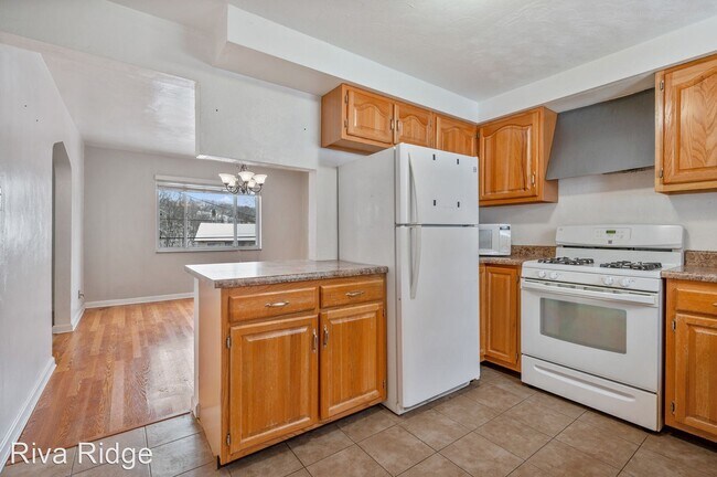 Building Photo - 2 br, 1 bath House - 62 Lakewood Avenue