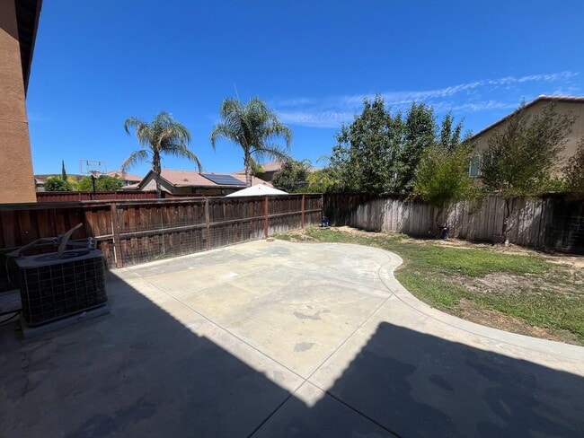 Building Photo - 31656 Rosales Ave