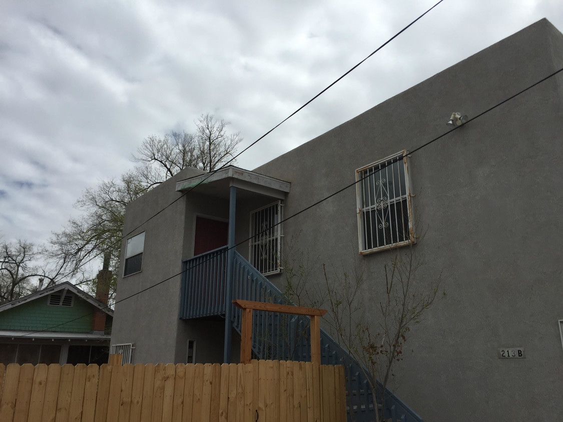 Primary Photo - 213 Princeton Dr SE