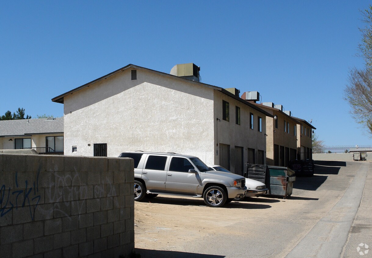 Building Photo - 16414 Lariat Rd