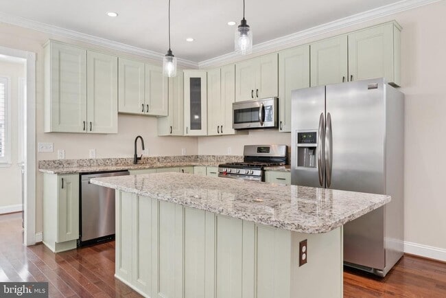 Building Photo - 908 Longfellow St NW