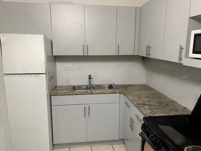 Foto del edificio - 9437 SW 76th St