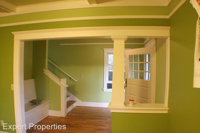 Building Photo - 630 8th St
