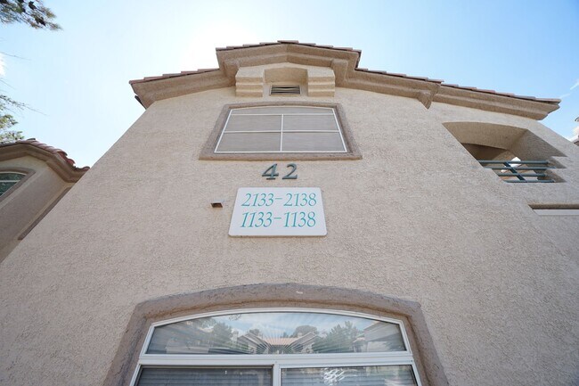 Foto del edificio - SHOWINGS AVAILABLE NOW