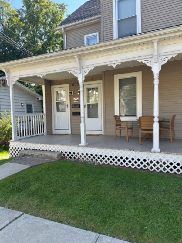 Primary Photo - 240 E 1st St