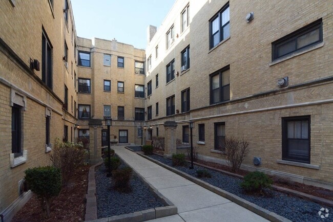 Building Photo - 2847 N Orchard St