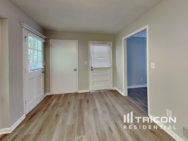 Building Photo - 4082 Wrexham Dr SW
