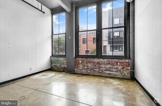 Building Photo - 1701 Tulip St