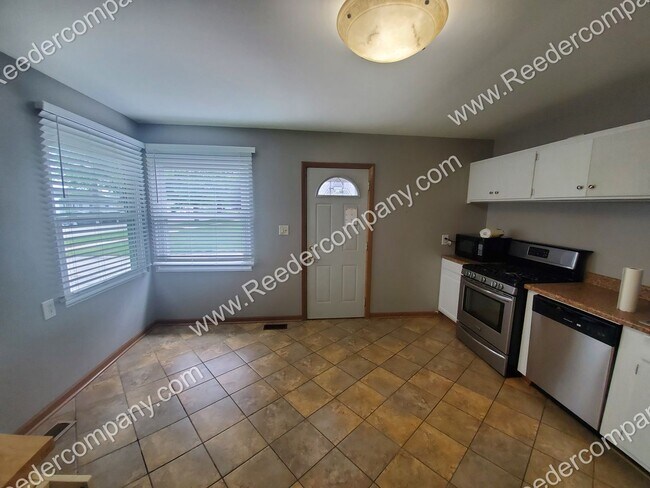 Building Photo - Beautiful 3 bedroom house