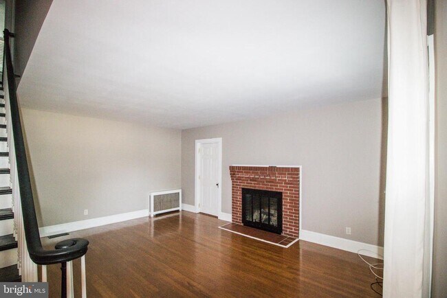 Building Photo - 429 S Washington St
